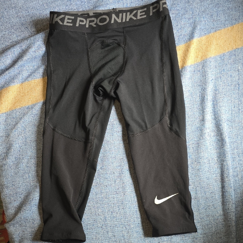 EUC - Nike Black Boys' Pro 3/4 Compression Leggings, Size M